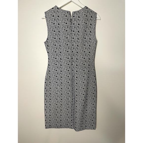 Diane Von Furstenburg "Regenna" White and Blue Print Sleeveless Dress SZ 10 - Picture 7 of 7